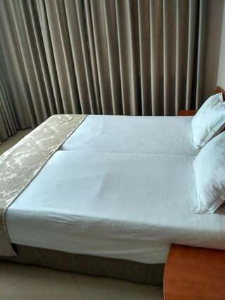 Отель Отель Филипополис Пловдив Двухместный номер с 1 кроватью или 2 отдельными кроватями-9