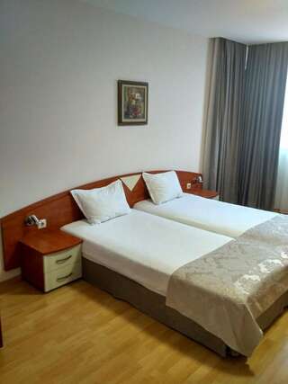 Отель Отель Филипополис Пловдив Двухместный номер с 1 кроватью или 2 отдельными кроватями-11